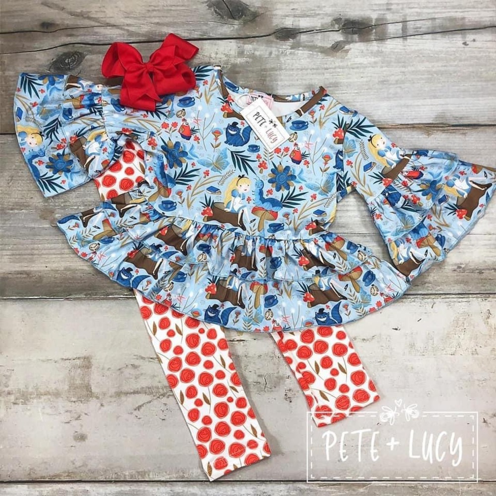 Alice In Wonderland 2 Piece Set!!